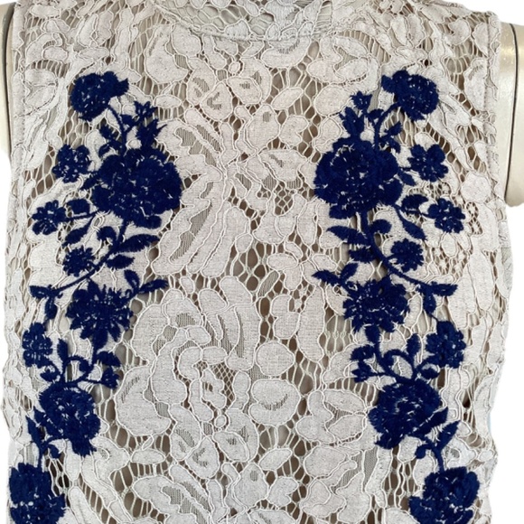 Haute Monde Tan Lace Sleeveless Top Blouse Navy Embroidery Size Medium - Picture 5 of 8